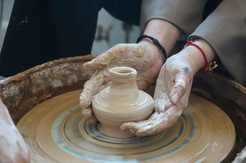 一捧熱土 一顆匠心 文登區(qū)美術(shù)教師“尚美講堂”第八期繪畫培訓(xùn)活動圓滿舉行
